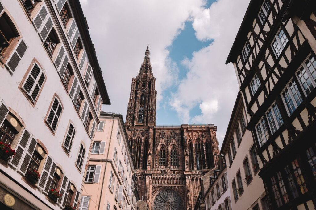 notre-dame-cathedrale-a-strasbourg-france